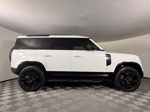 Used 2026 Land Rover Defender 110 X-Dynamic SE AWD/4WD image 9