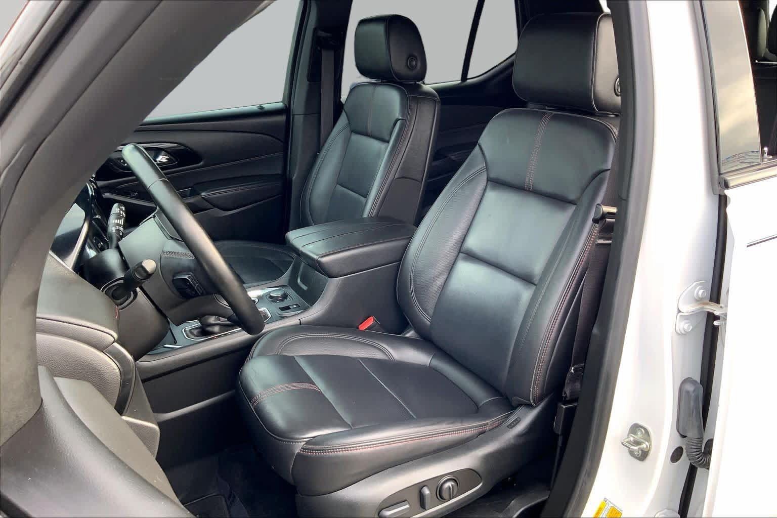 Used 2023 Chevrolet Traverse RS FWD image 8