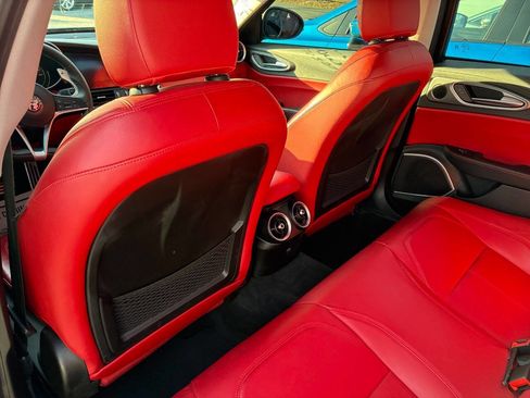 Used 2017 Alfa Romeo Giulia w/ Sport Appearance Package image 9