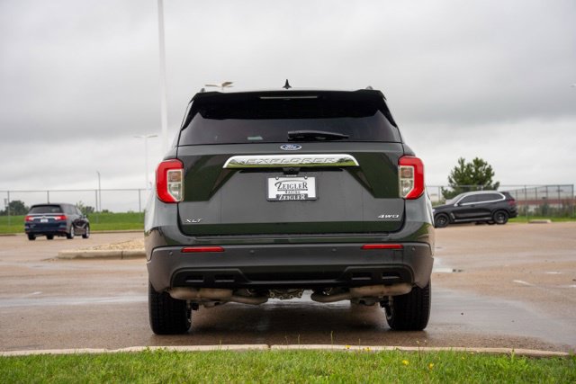 Used 2023 Ford Explorer XLT AWD/4WD image 6