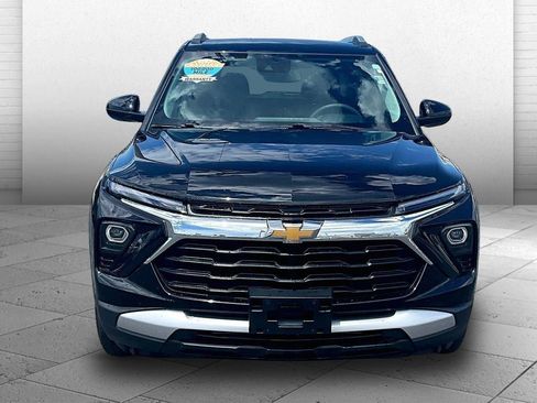 Used 2025 Chevrolet TrailBlazer LT AWD/4WD image 2