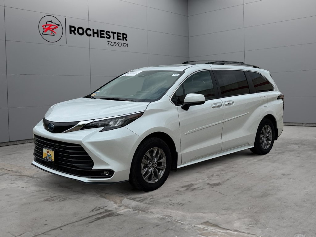 Certified 2025 Toyota Sienna XLE w/ XLE Plus Package AWD/4WD image 7