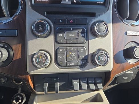 Used 2015 Ford F350 Lariat image 17