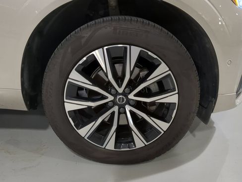 Used 2024 Volvo XC60 B5 Plus w/ Protection Package Premier AWD/4WD image 6