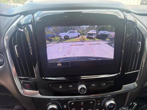 Used 2023 Chevrolet Traverse LT FWD image 11