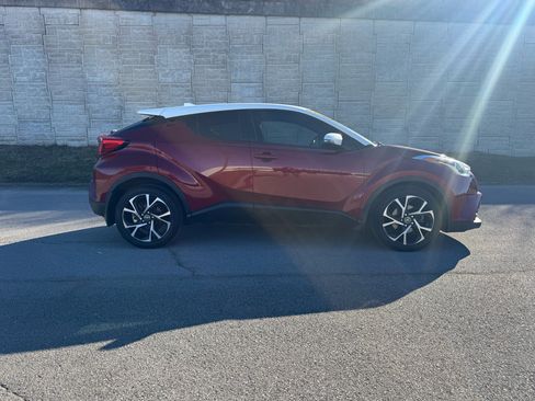 Used 2018 Toyota C-HR XLE image 2