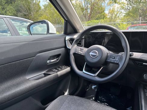 Used 2025 Nissan Kicks SV AWD/4WD image 27