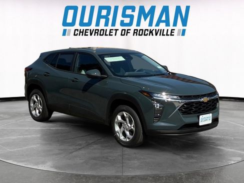 New 2026 Chevrolet Trax LS w/ LS Convenience Package FWD image 1