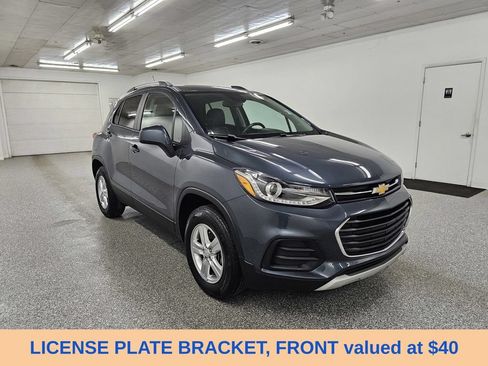 Used 2022 Chevrolet Trax LT w/ LT Convenience Package AWD/4WD image 3