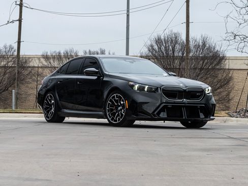 Used 2025 BMW M5 w/ Executive Package image 2