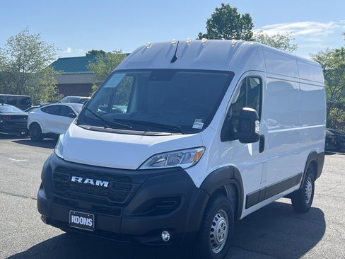 Used 2024 RAM ProMaster 2500 w/ Convenience Group FWD image 5