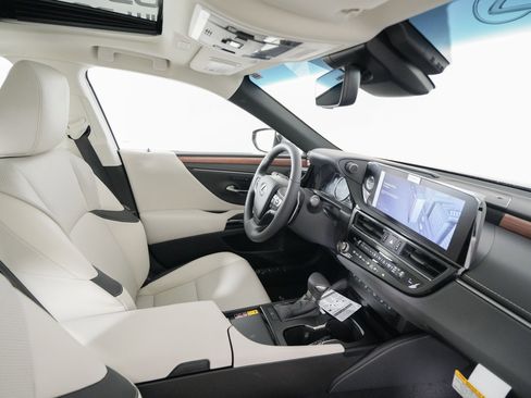 New 2025 Lexus ES 350 w/ Premium Package image 18