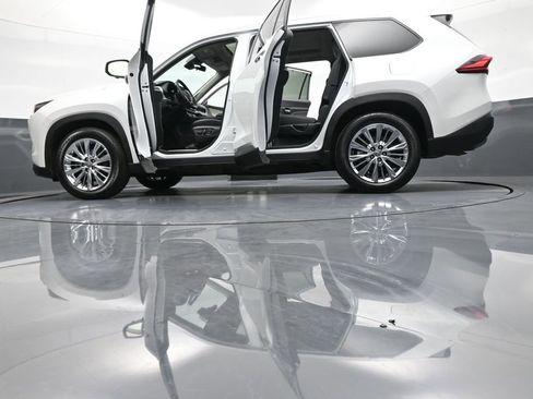 Certified 2024 Toyota Grand Highlander Platinum image 51