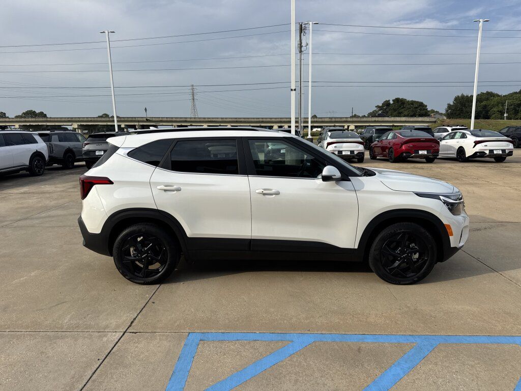 Certified 2026 Kia Seltos EX w/ EX Sunroof Package FWD image 14