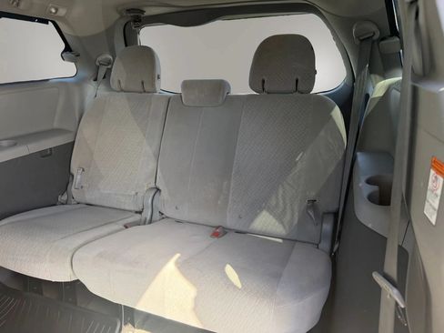 Used 2017 Toyota Sienna LE AWD/4WD image 33