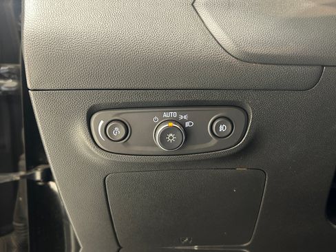 Used 2022 Buick Encore GX Select w/ Sport Touring Package FWD image 18