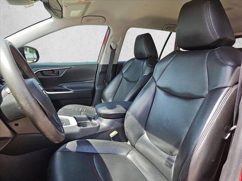 Used 2021 Toyota RAV4 LE FWD image 16