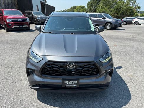 Used 2021 Toyota Highlander Limited FWD image 11