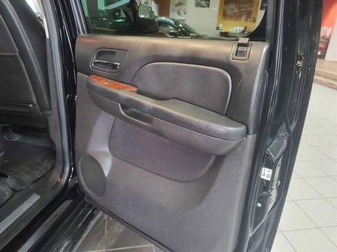 Used 2012 Chevrolet Suburban LTZ image 18