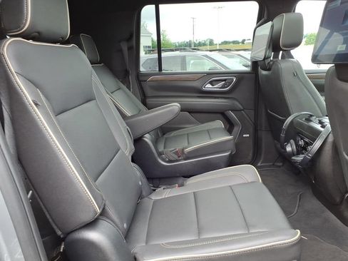 Used 2023 Chevrolet Suburban Premier AWD/4WD image 12