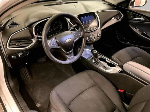 Used 2020 Chevrolet Malibu LT FWD image 12