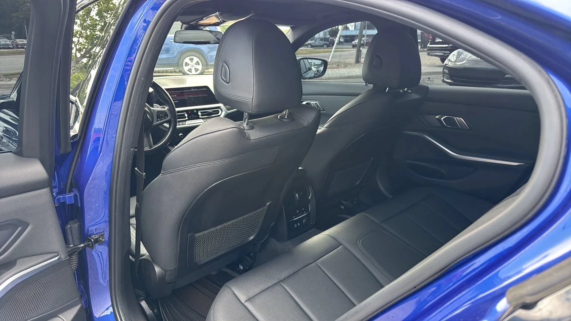 Used 2020 BMW 330i Sedan w/ M Sport Package RWD image 34
