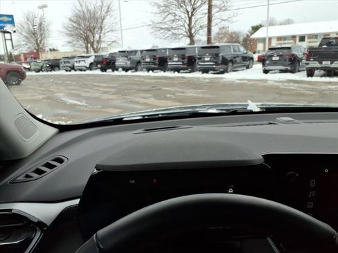 Used 2024 Chevrolet TrailBlazer LT w/ LT Cold Weather Package image 32