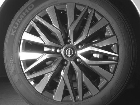 Used 2025 Nissan Altima 2.5 SV image 13