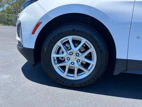 Used 2024 Chevrolet Equinox LT FWD image 9