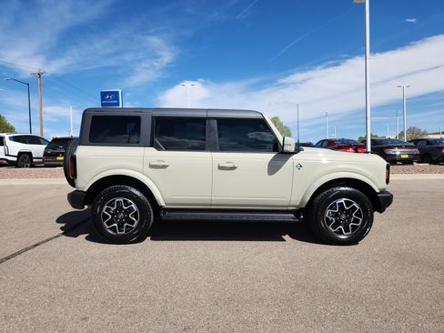 Used 2025 Ford Bronco Outer Banks image 2