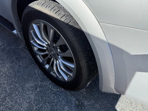 Used 2015 INFINITI QX80 LIMITED w/ 22" Wheel Package image 3