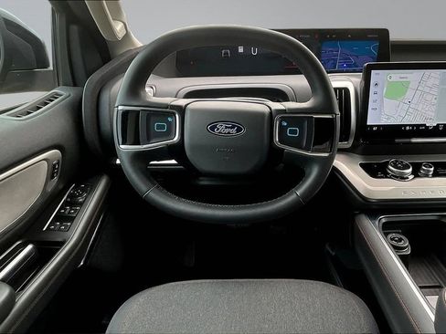 Used 2025 Ford Expedition Max Active RWD image 9