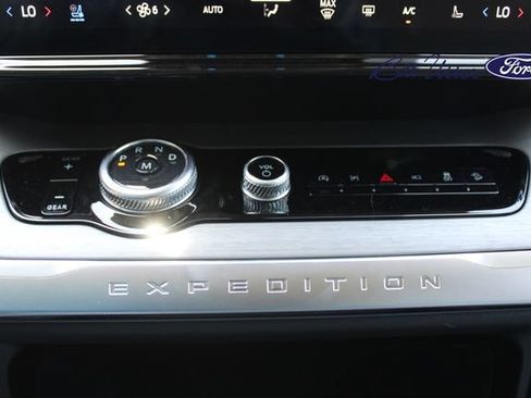 New 2027 Ford Expedition Platinum w/ Platinum Ultimate Package AWD/4WD image 15