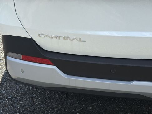 New 2026 Kia Carnival EX FWD image 18
