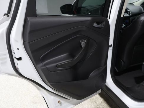 Used 2019 Ford Escape SE image 19