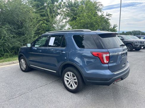 Used 2018 Ford Explorer XLT w/ Equipment Group 202A AWD/4WD image 5