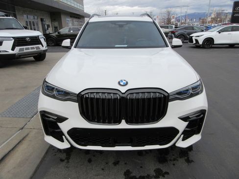 Used 2021 BMW X7 M50i image 15