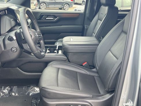 Used 2025 GMC Yukon XL Denali image 13