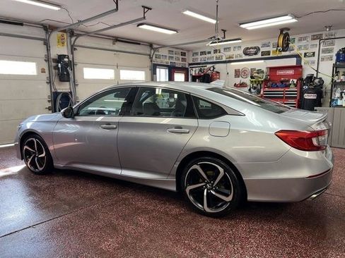 Used 2018 Honda Accord Sport image 2
