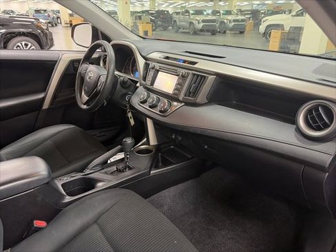 Used 2014 Toyota RAV4 LE image 9