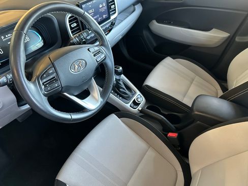 Certified 2025 Hyundai Venue SEL FWD image 10