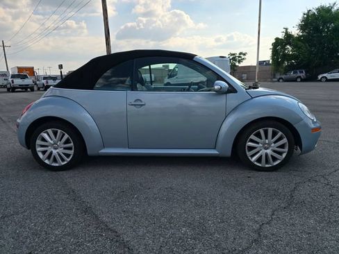 Used 2010 Volkswagen Beetle Convertible FWD image 2