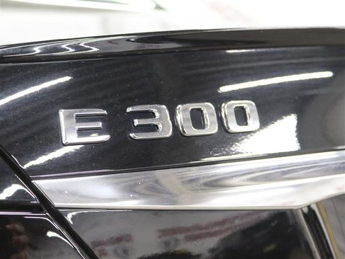 Used 2019 Mercedes-Benz E 300 4MATIC image 7