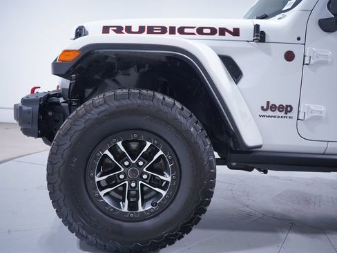 Used 2024 Jeep Wrangler Unlimited Rubicon AWD/4WD image 2