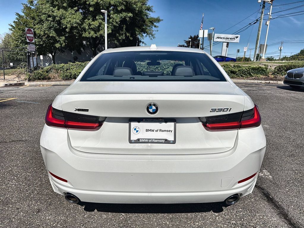 Used 2025 BMW 330i xDrive Sedan AWD/4WD image 13