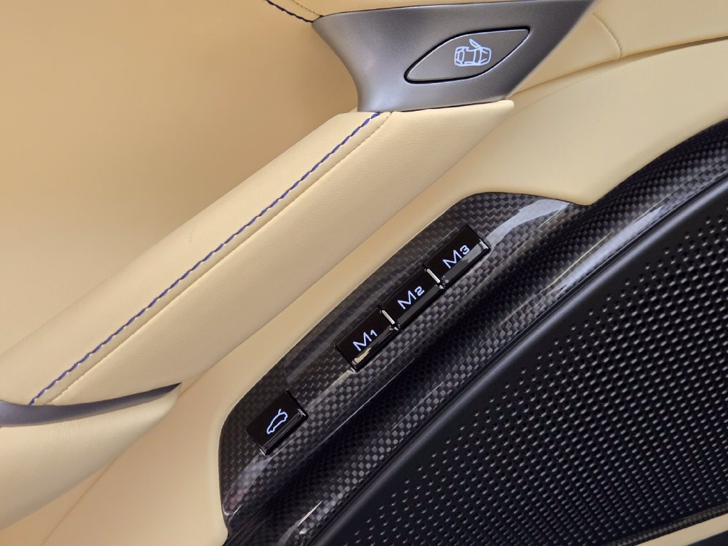 Used 2025 Ferrari Roma Spider RWD image 33