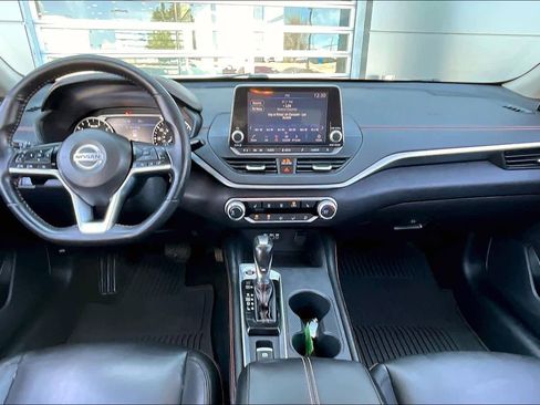 Used 2020 Nissan Altima 2.5 SR w/ Premium Package image 16