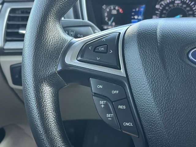 Used 2020 Ford Fusion SE FWD image 26