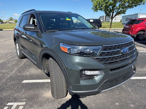 Used 2022 Ford Explorer XLT w/ Equipment Group 202A AWD/4WD image 13
