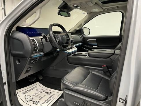 Used 2025 Ford Expedition Platinum AWD/4WD image 20